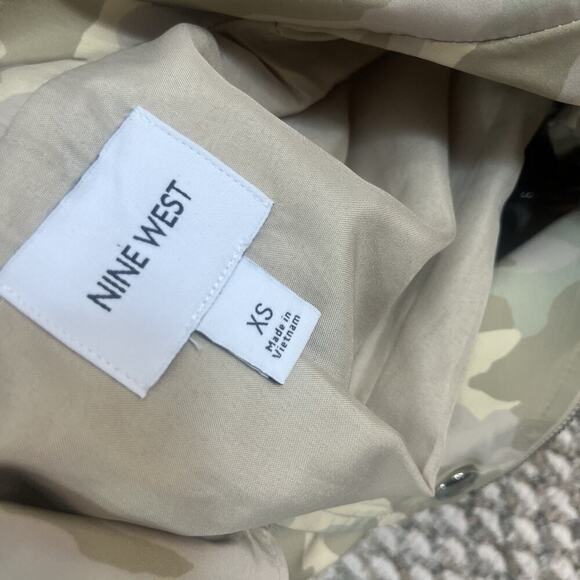 Nine West Zip Front Wind Breaker Jacket sz Extra Small Olive Green Cameo Zip - Picture 10 of 10